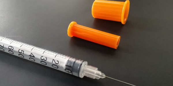 胰島素針頭真的不能重復(fù)用嗎？醫(yī)生：省這一點(diǎn)，可能賠更多